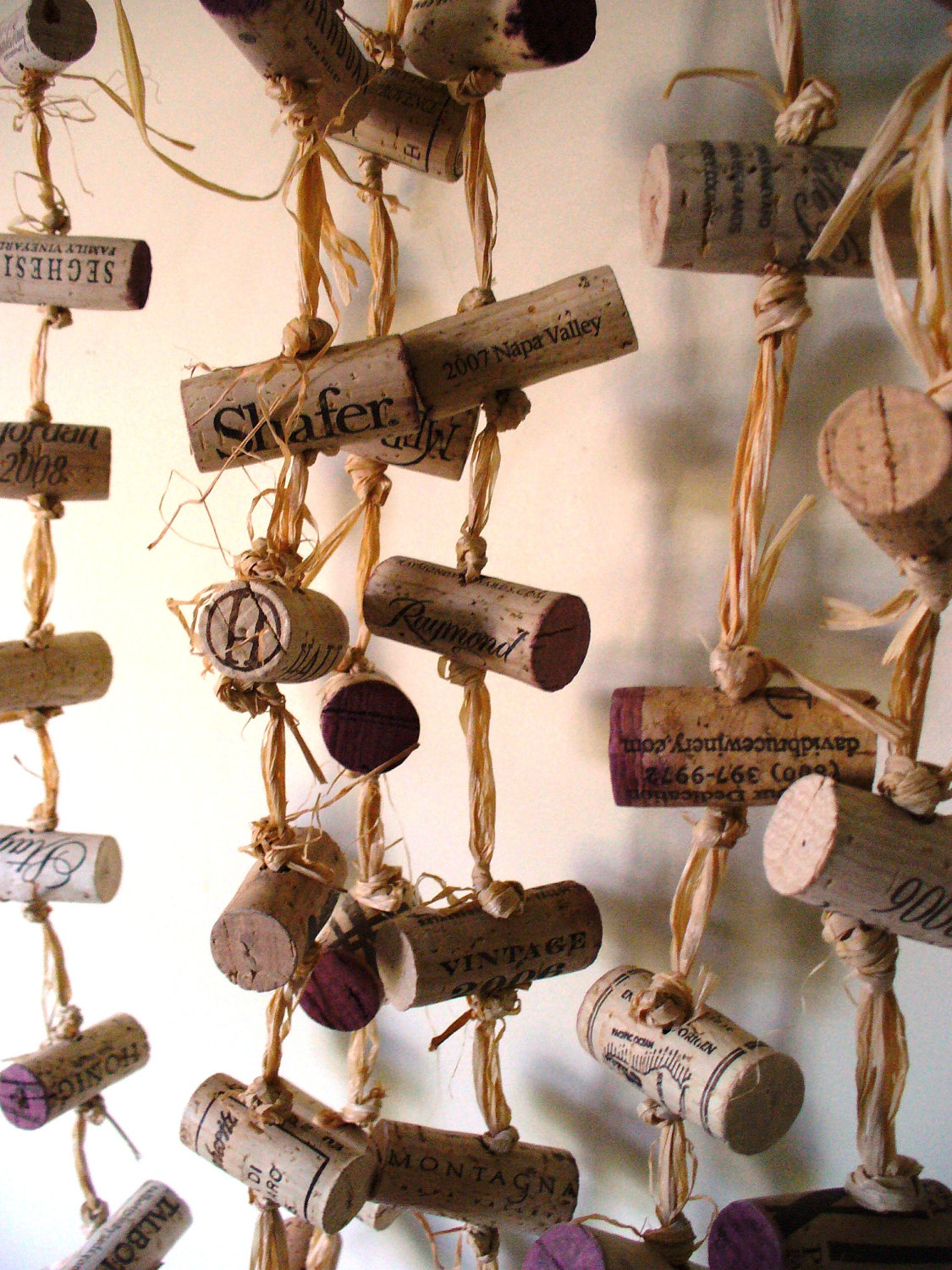 curtain-from-wine-bottle-corks