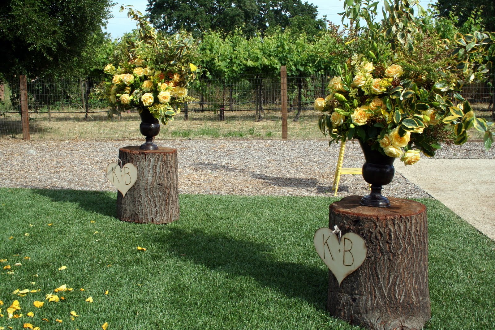 cute-country-new-wedding-large-urns