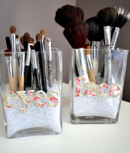 Cute diy makeup brush storage