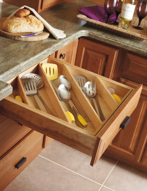 Diagonal drawer organizer