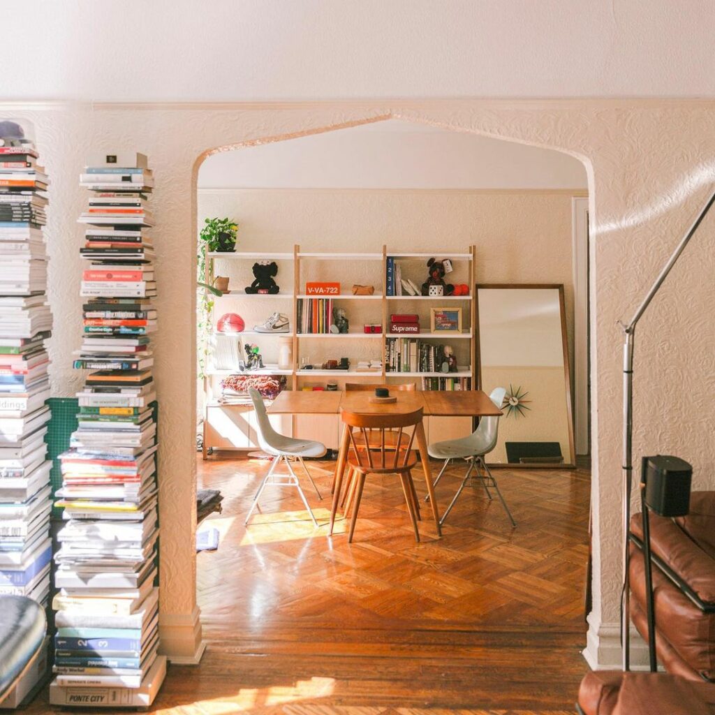 Dining room with books and wood floors 1024x1024