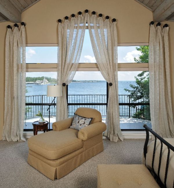 Door knob curtain rod
