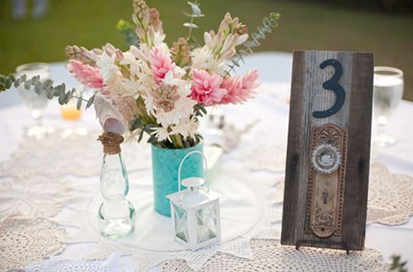 Door knobs table number for weeding