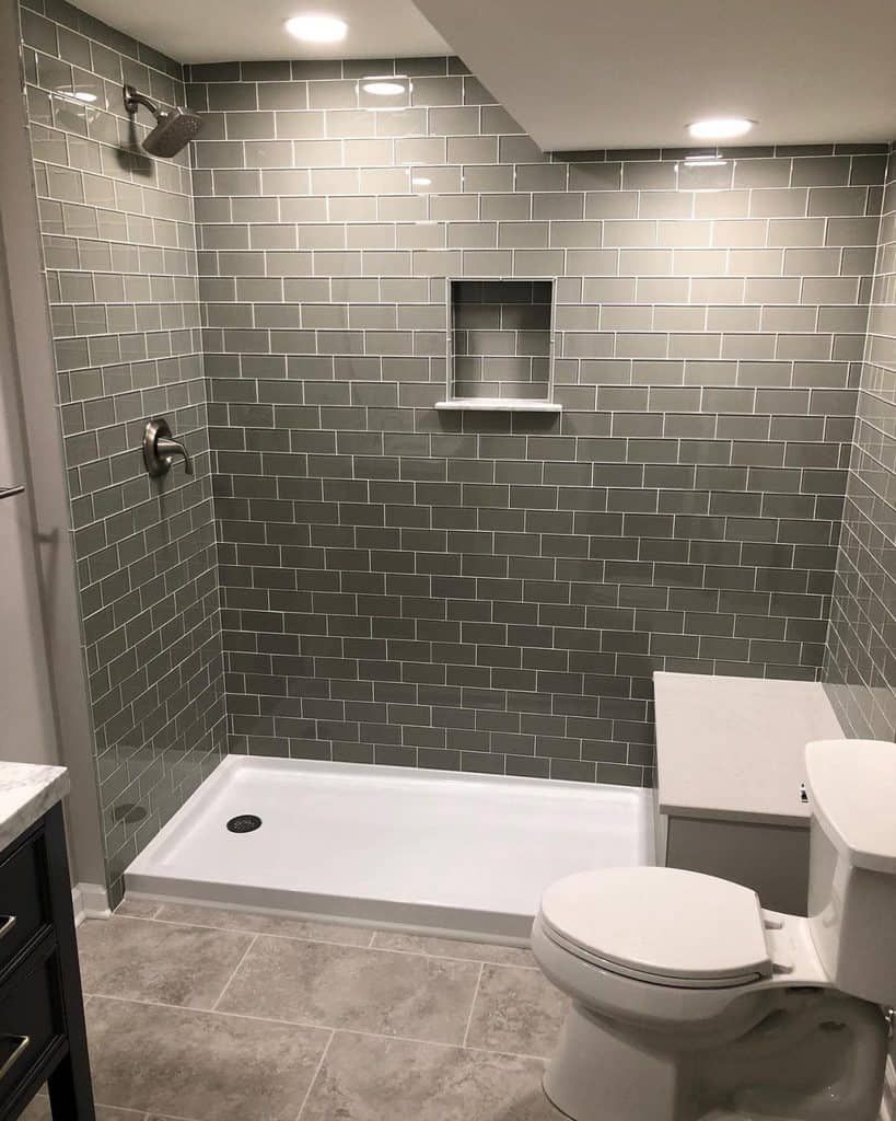 Doorless walk in shower with bench