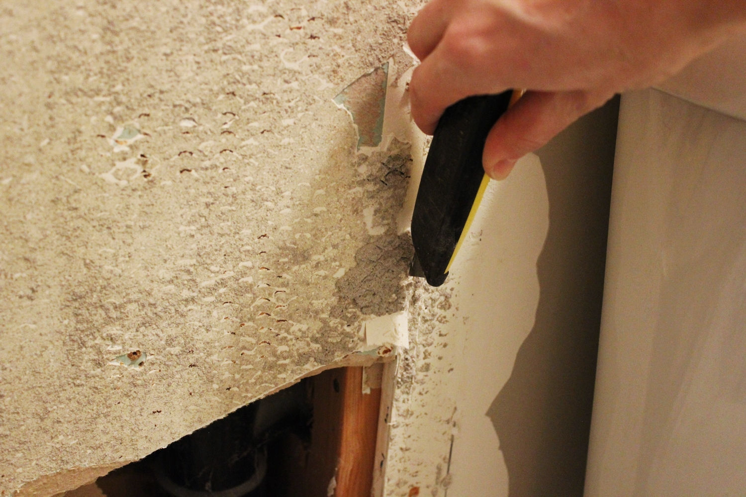 drywall from the edge of your tub