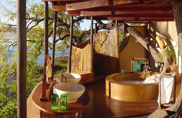 elegant-resort-bathroom-with-a-view