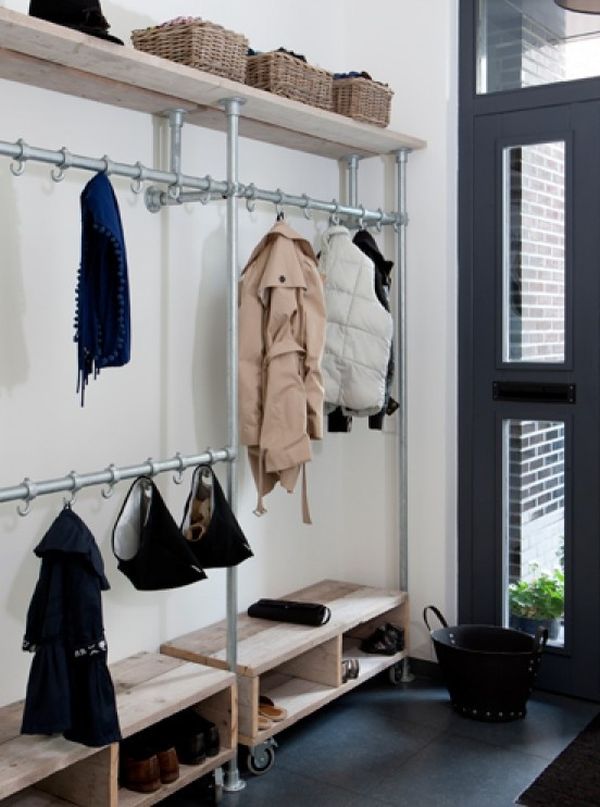 Entryway freestranding clothes rack