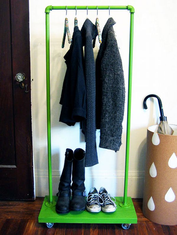 Entryway mobile green clothing rack