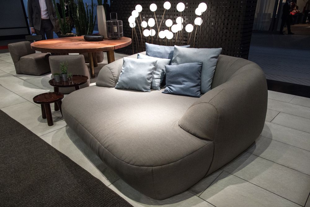 Exteta palau daybed in grey color for outdoor lounge