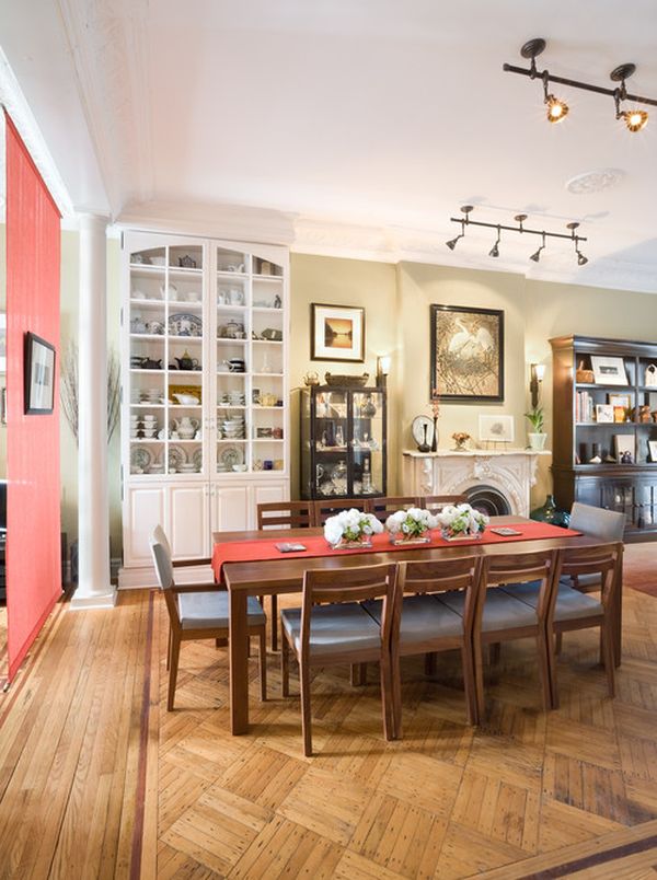 Family coral cream dining room