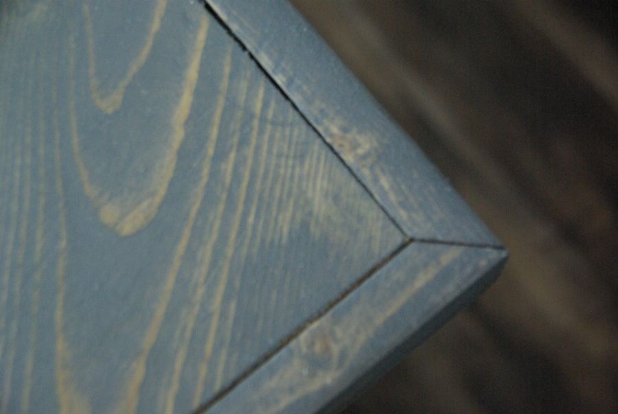 Farmhouse table corner detail