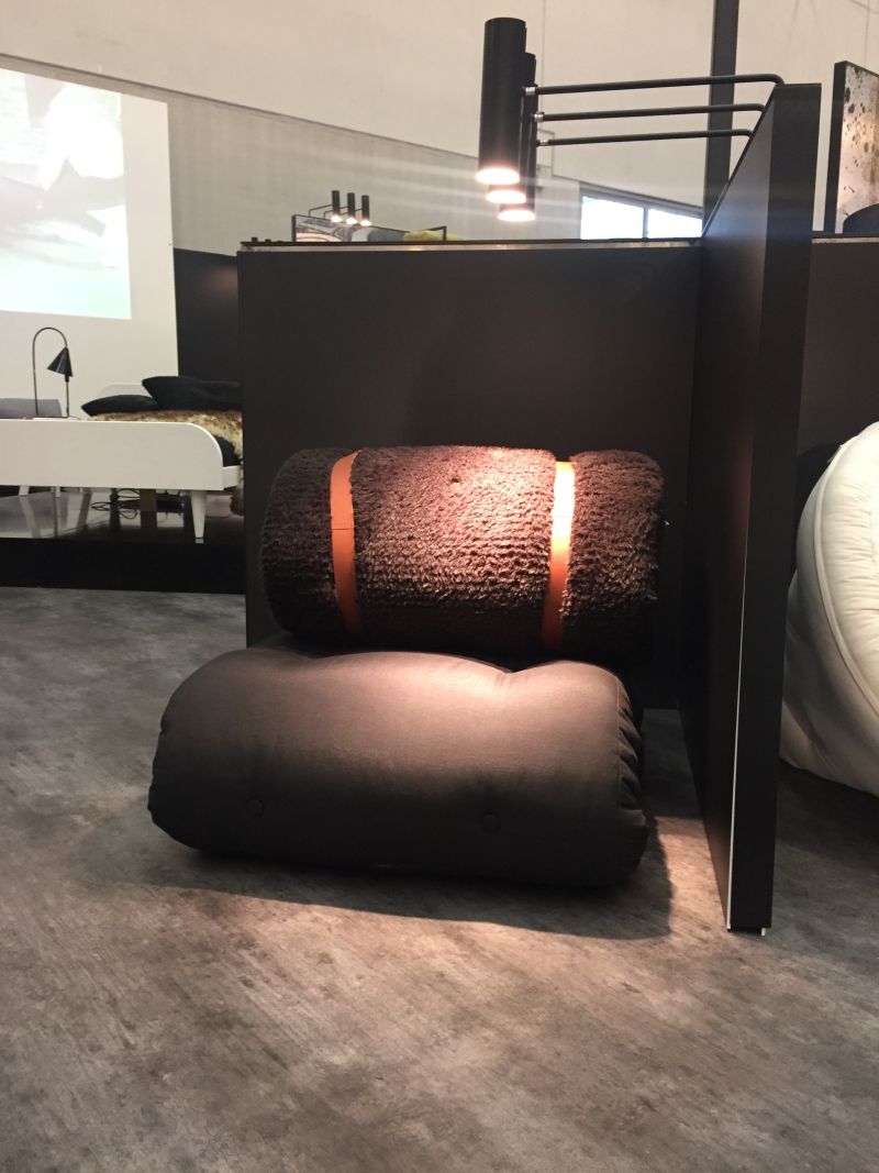 floor chairs for comfortable guests