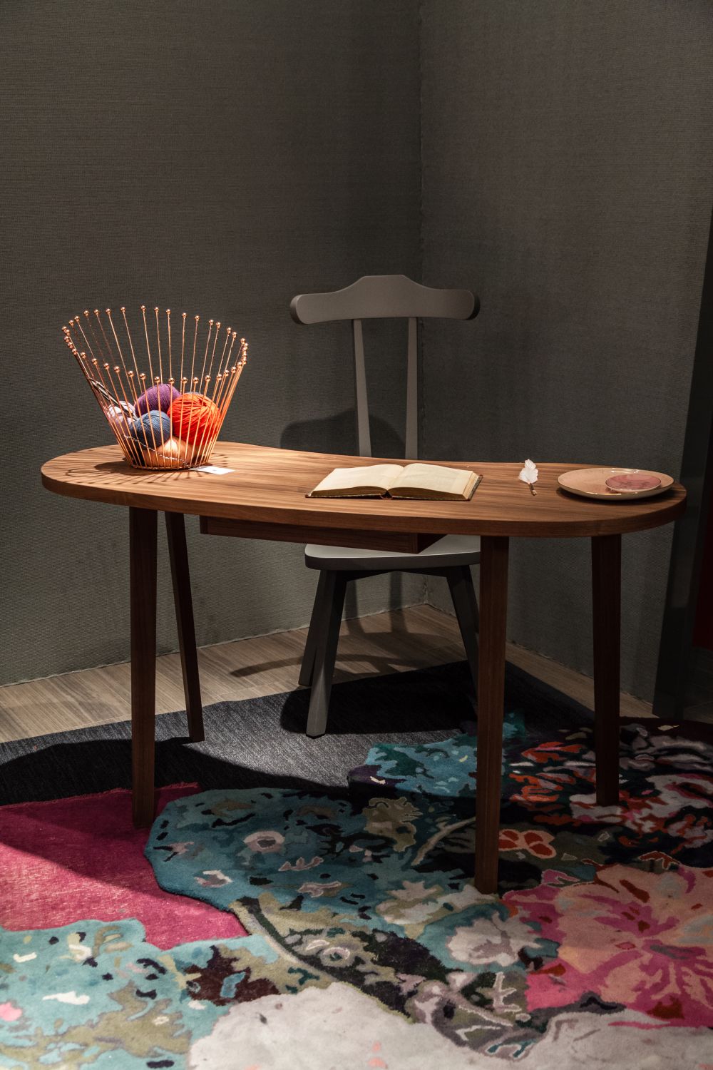 Floral leaf patterns Carpet for desk area