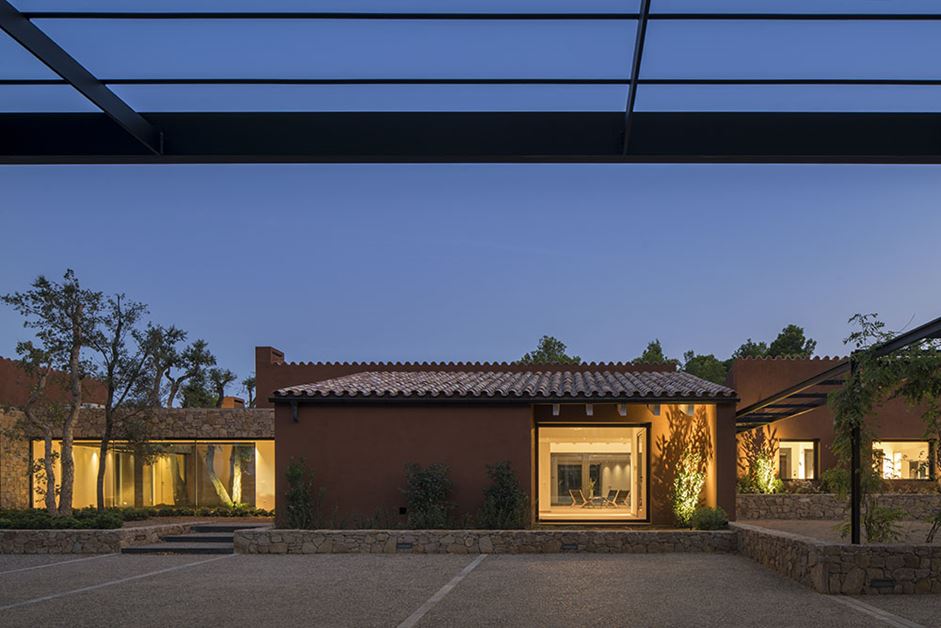 The placement of the partial wall inside controls the view from the front of the house.