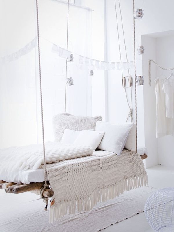 Hanging bed