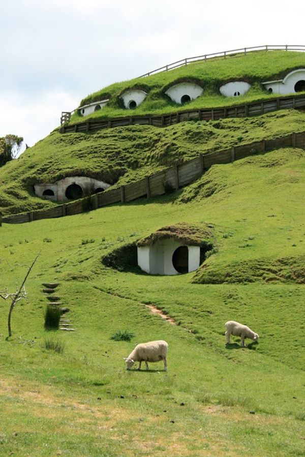 Hobbit underground house3