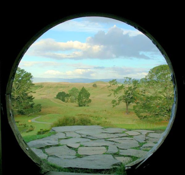 Hobbit underground house5