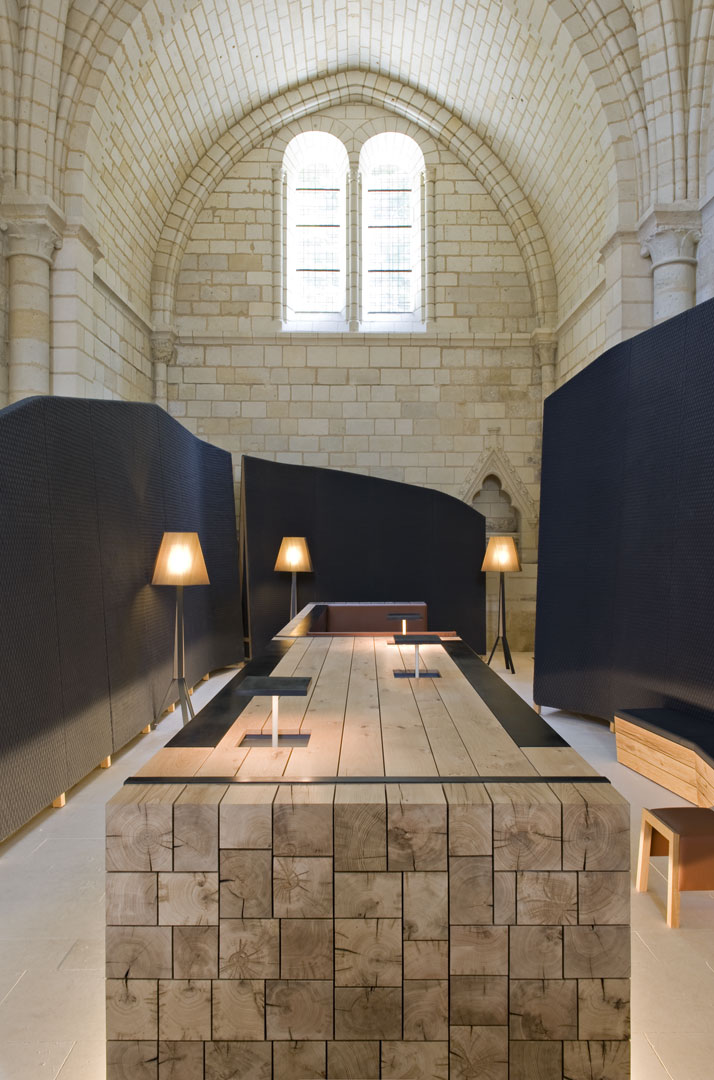 Hotel fontevraud reception desk1