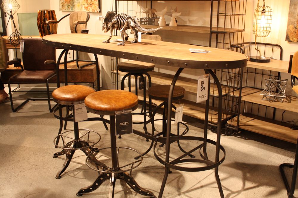 Industrial Solo bar table with metalic legs