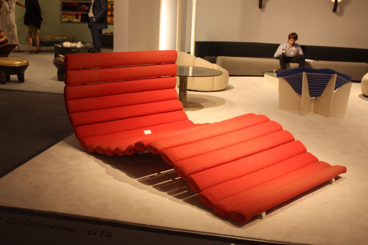 jousse giant lounge - declive in red