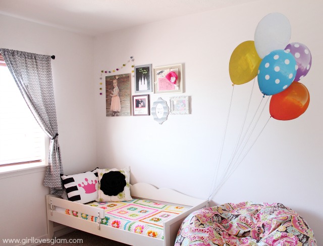 kids bedroom with flying ballons