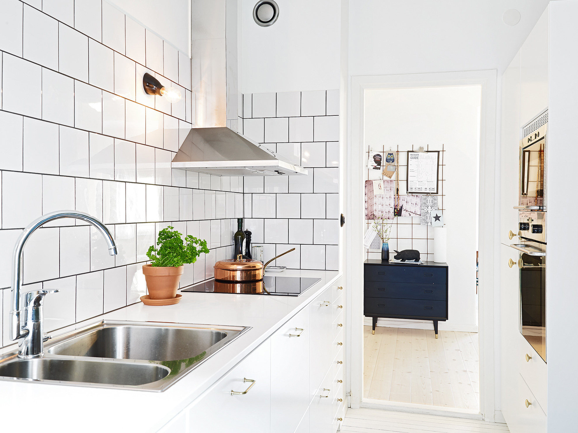 Kitchen white Square tiles