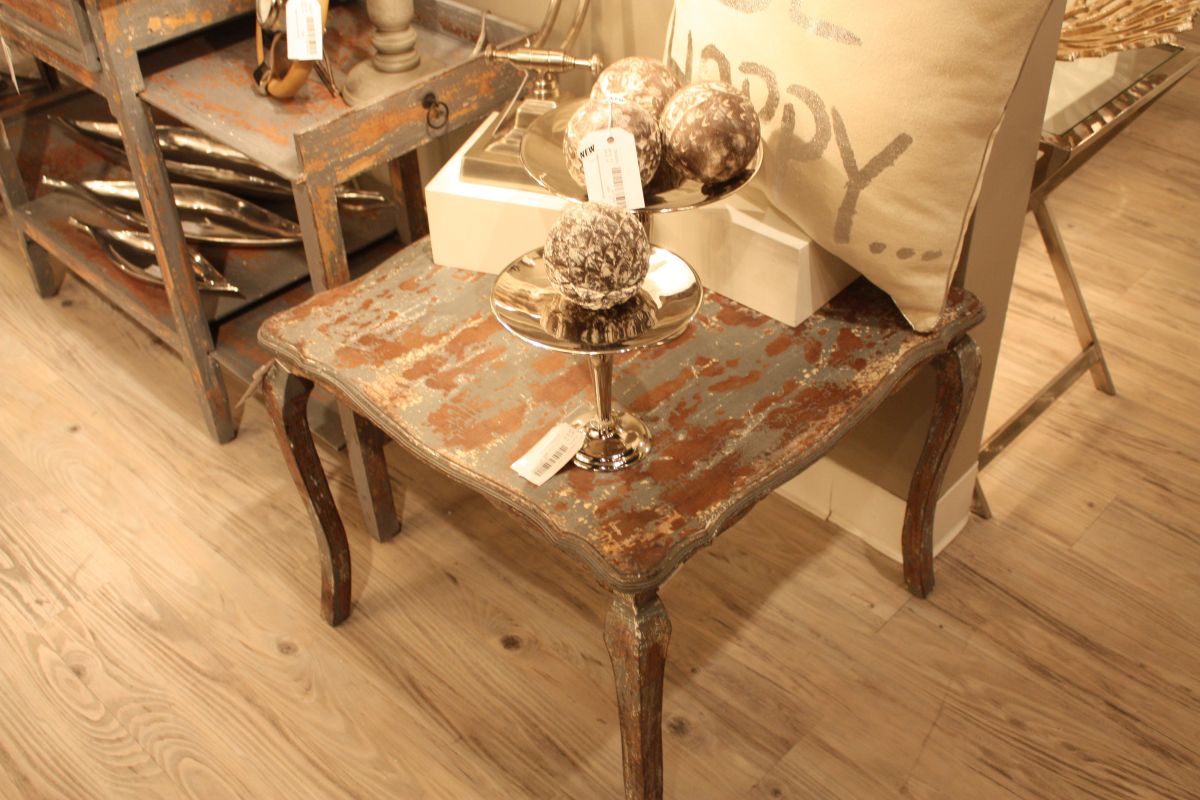 Tables like these can be combined with all sorts of accessories.