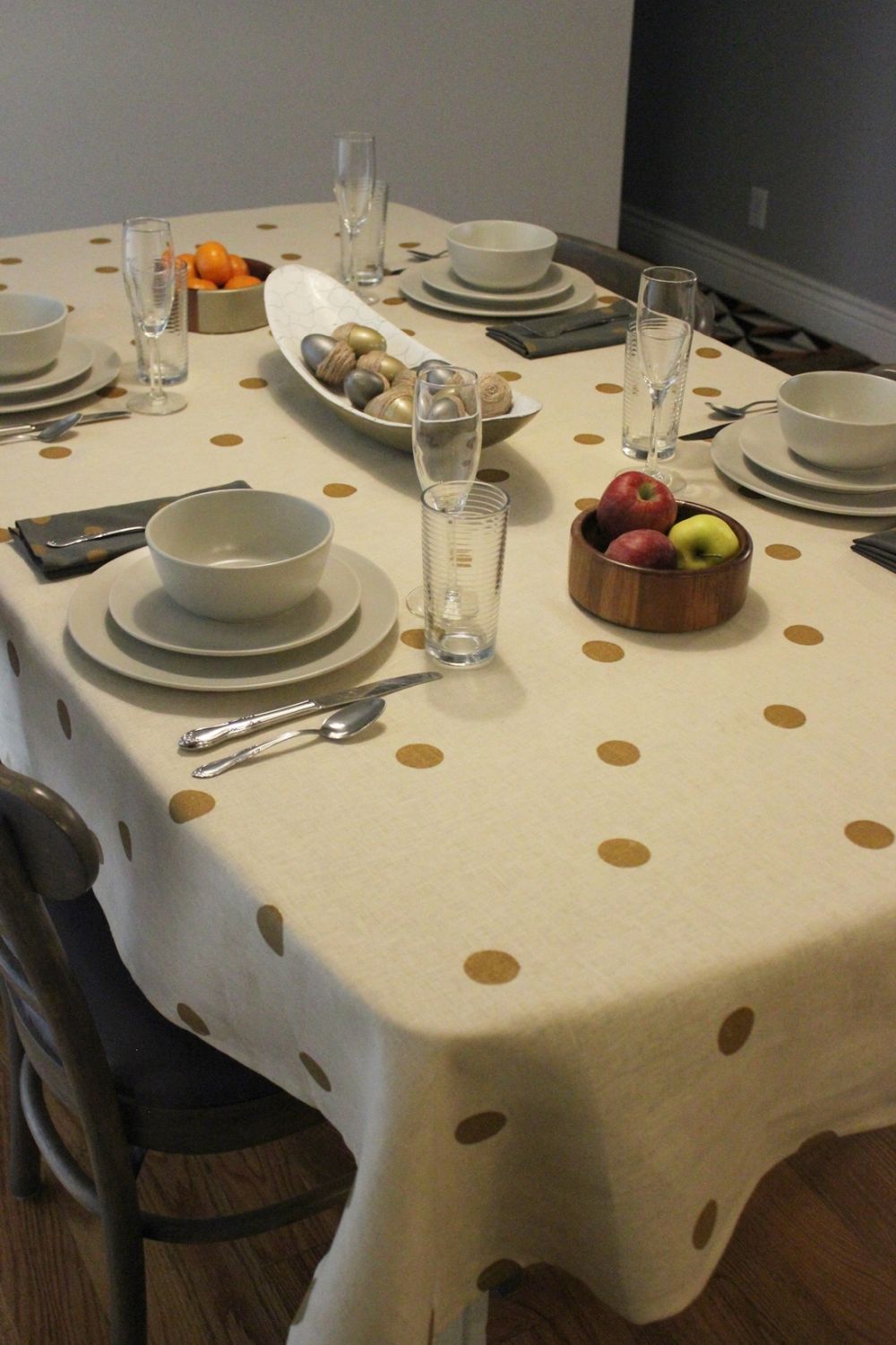 linen drapes so beautifully as a tablecloth