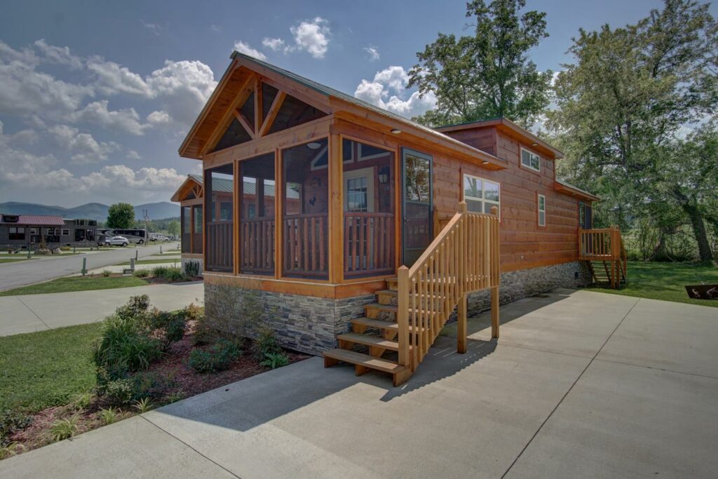 Log cabin tiny house 1024x683