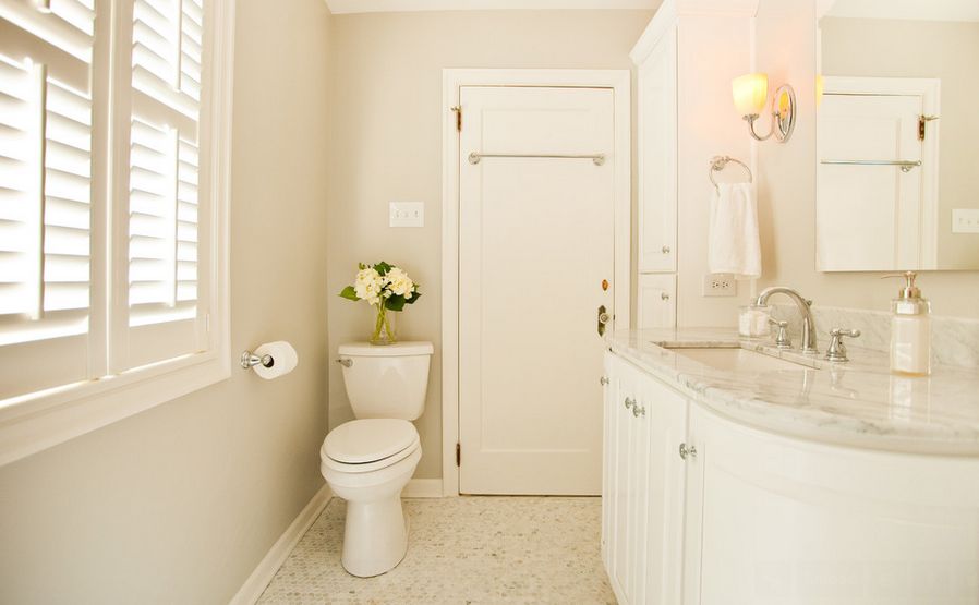 Low flow toilet bathroom