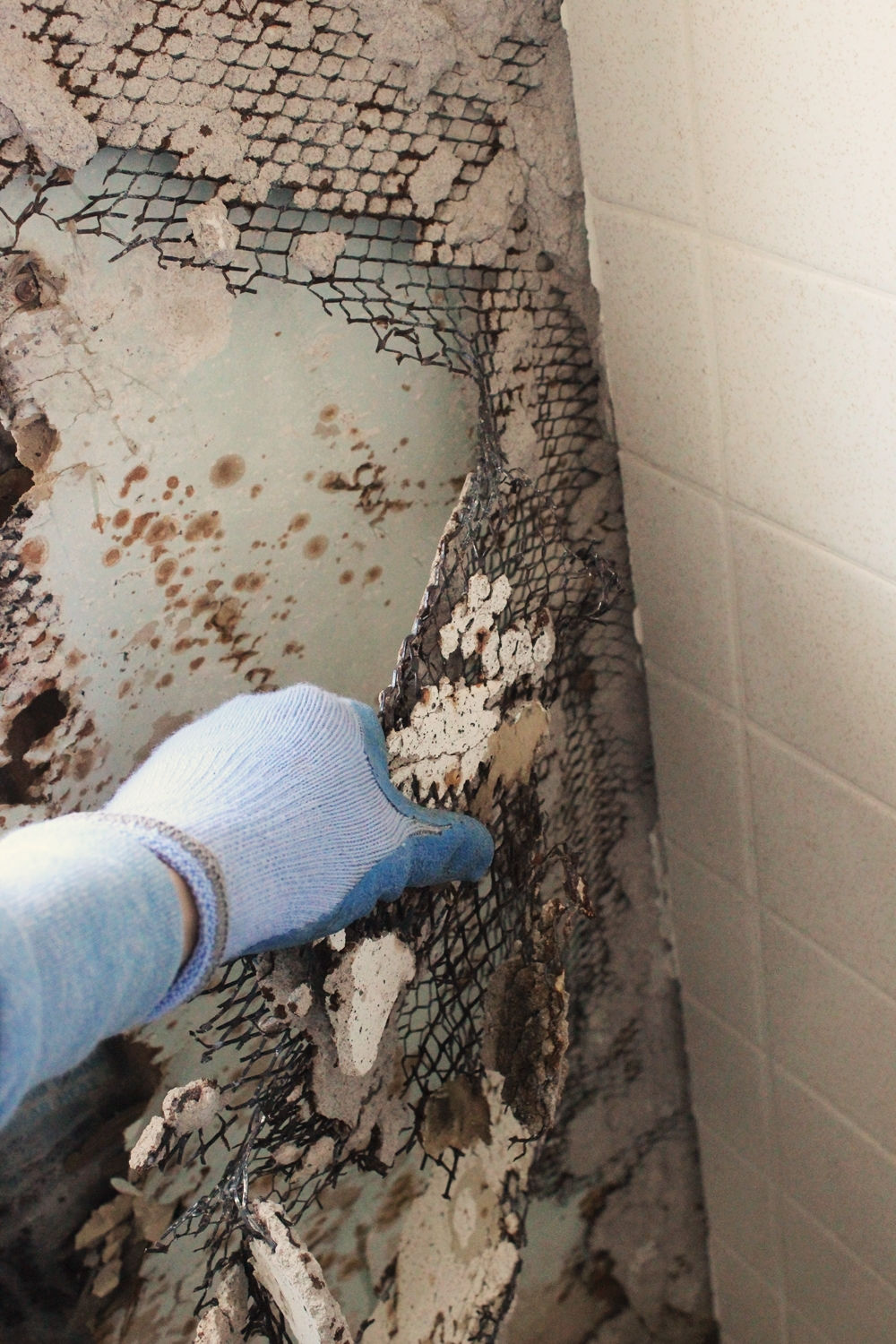metal mesh is left exposed