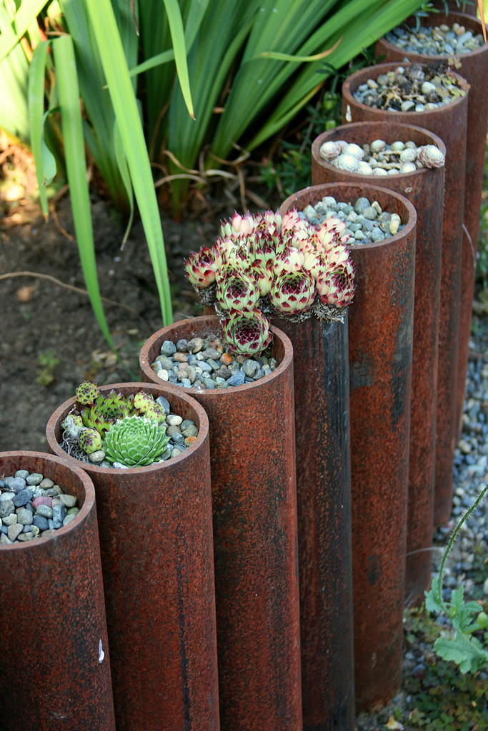 metal-pipes-for-garden-edging