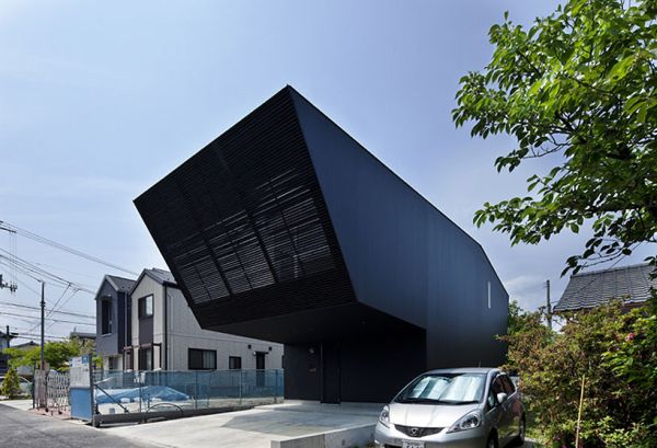 Modern black home in japan