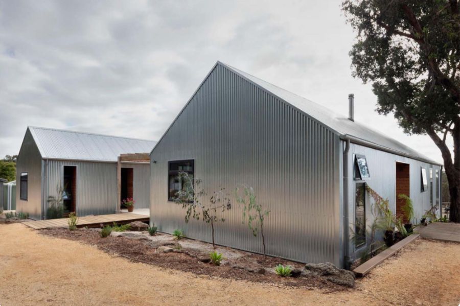 Beautiful Houses That Give Metal Siding A Fair Chance To Look Spectacular