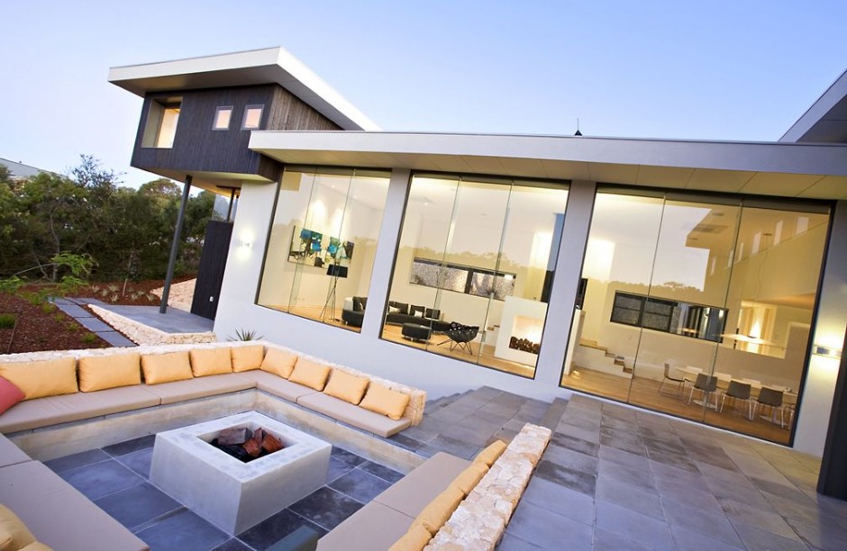 Modern residence designed by Dane Richardson in Eagle Bay Australia