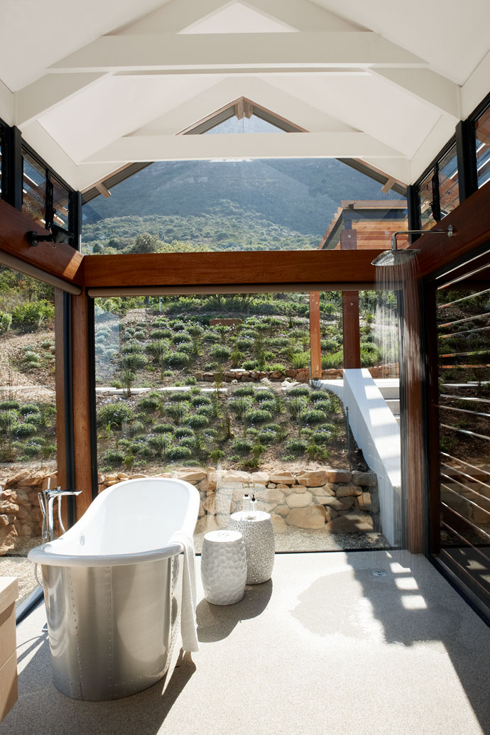 mountain-romantic-bathroom-with-view