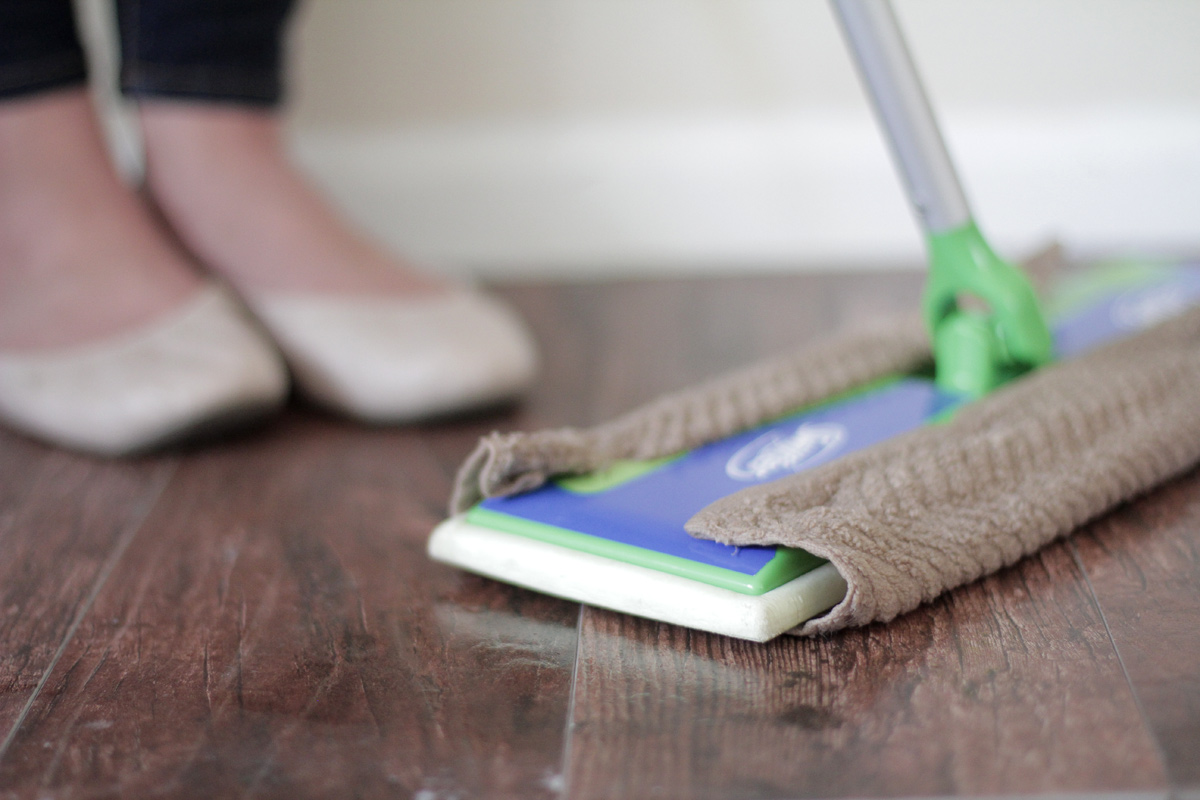 Natural cleaning the floors