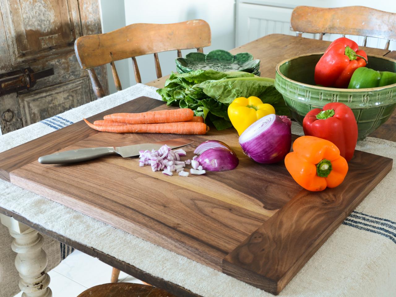 Natural cutting boards cleaning