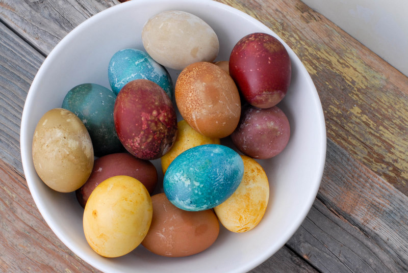 Naturally dyed easter eggs