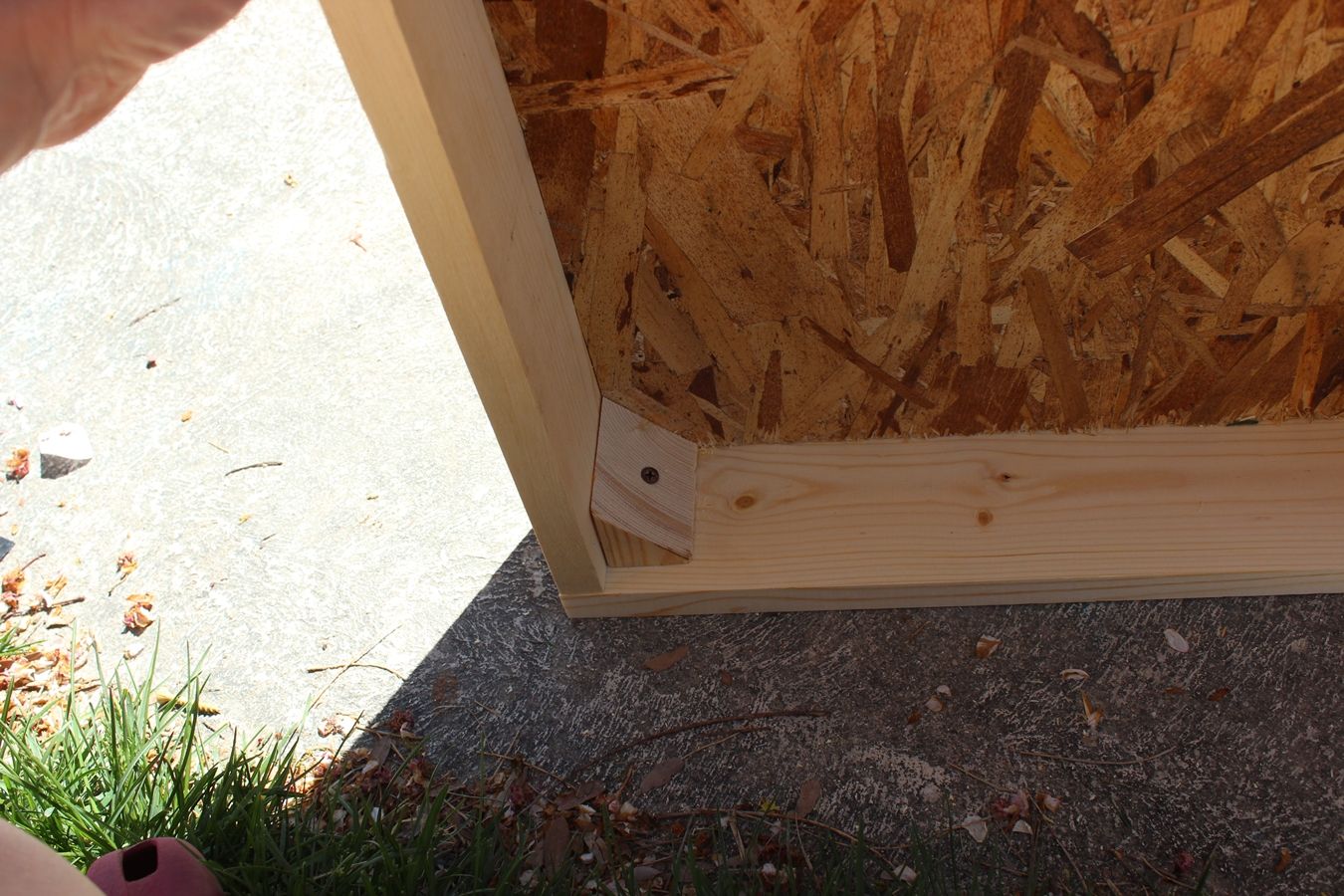 One or two screws triangle
