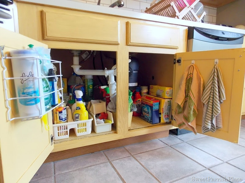Organizing under my kitchen sink 