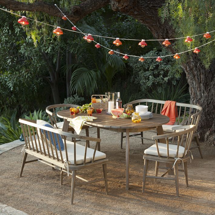 Outdoor expandable dining table