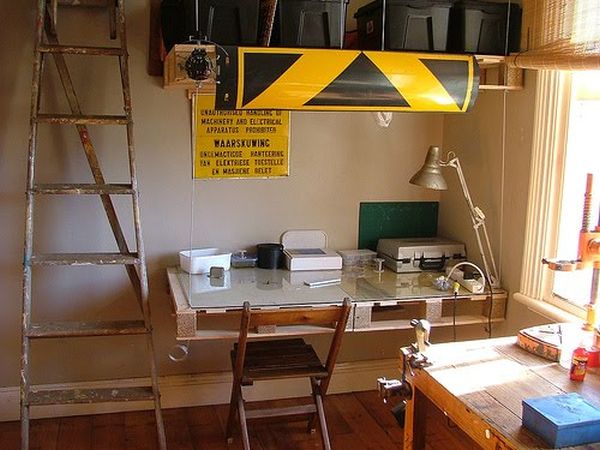 Pallet desk