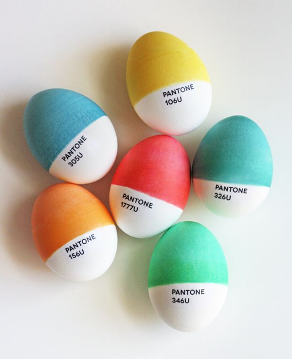 Pantone eggs decor