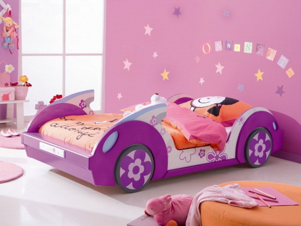 The pink color and the cute flowers give this bed a girly look