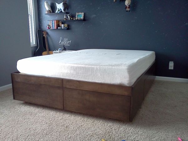 Platform bed kids room