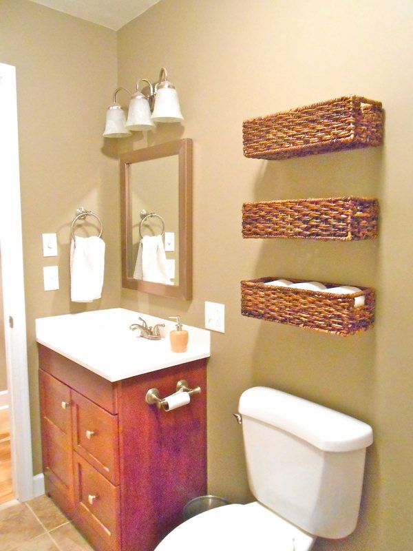 rattan-baskets-above-the-toilet