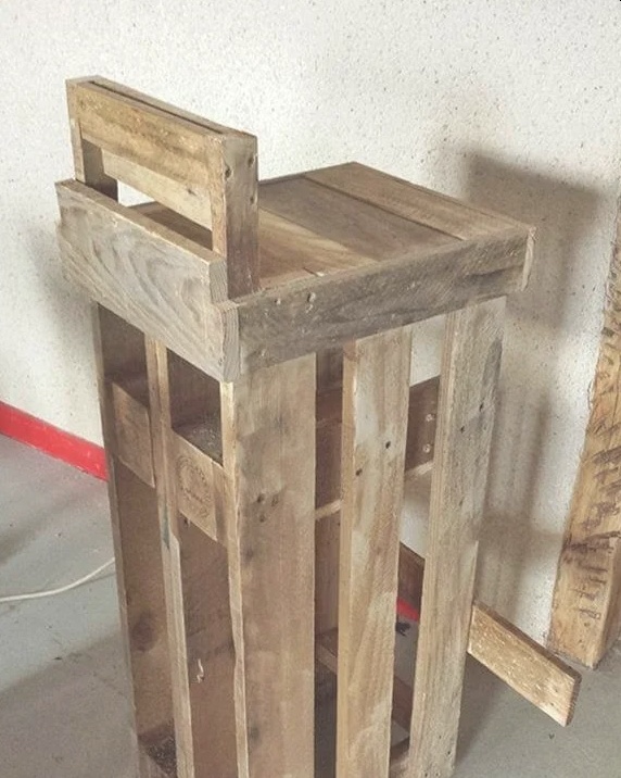 Reclaimed wood pallet bar stool