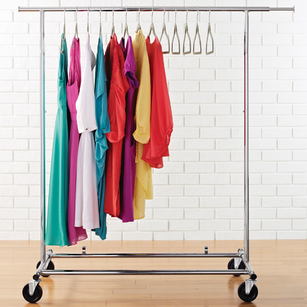 Rolling clothing rack