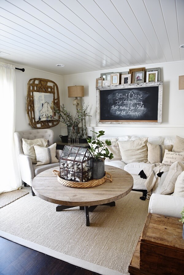 Rustic Living room with texture